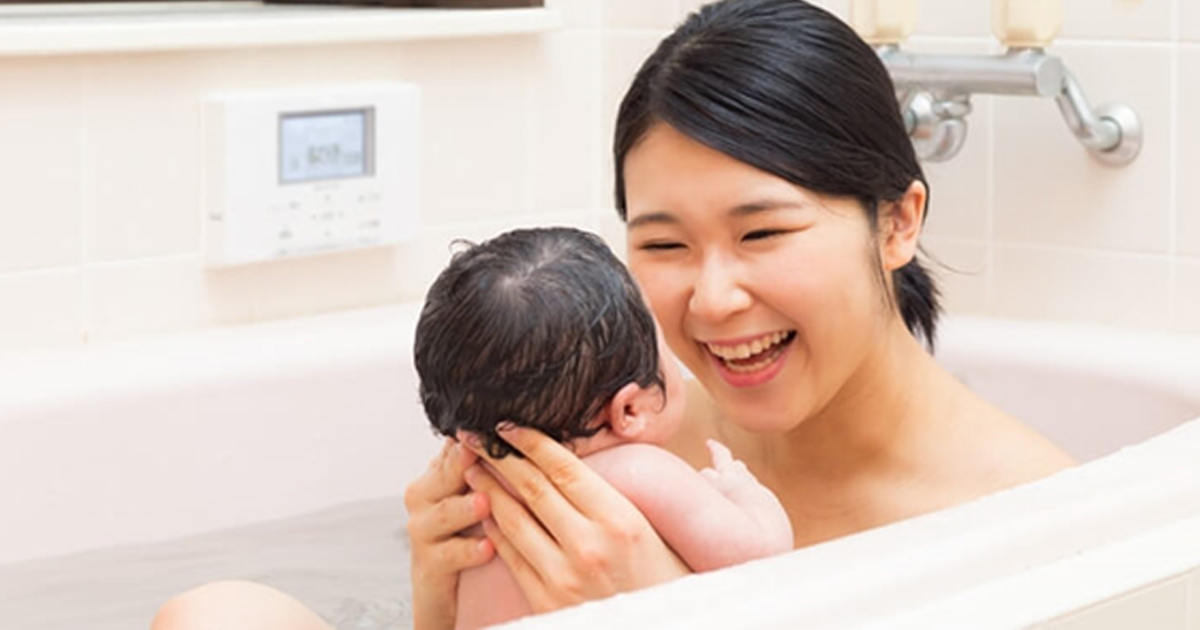 赤ちゃんと一緒にお風呂に入るのはいつから 入れ方や洗い方を解説 Home Alsok研究所 ホームセキュリティのalsok
